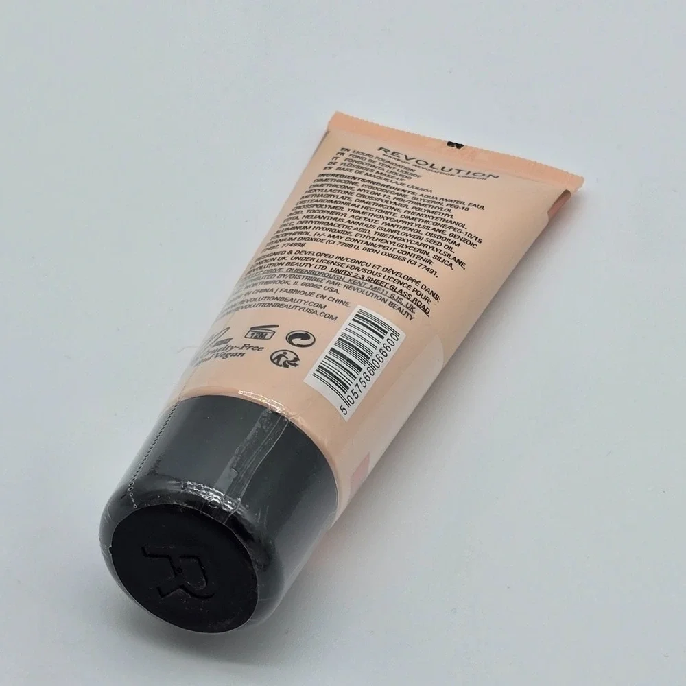 F4 Makeup Revolution Matte Base Foundation F4 Pore Blurring Full Coverage